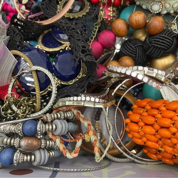 Vintage To Modern Jewelry & Small Accessories Lot Wear Craft Repair Repurpose - Picture 10 of 13